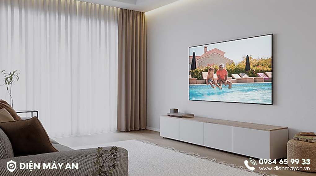 Smart Tivi Samsung 4K 55 Inch UA55DU8000 sở hữu thiết kế mỏng thanh lịch, hòa quyện liền mạch với không gian khi bày trí treo tường